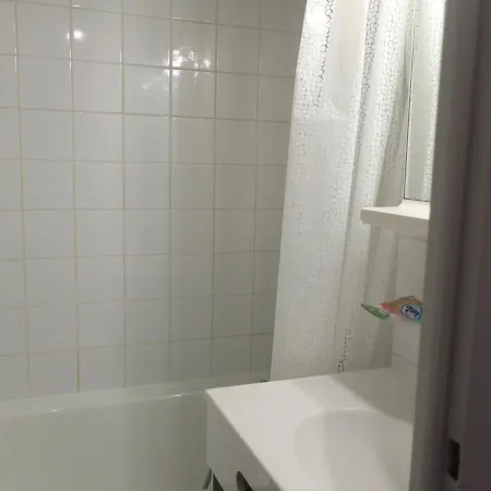 Cocooning à Avec Wifi, Pour 5 Personnes - Fr-1-198-207 *