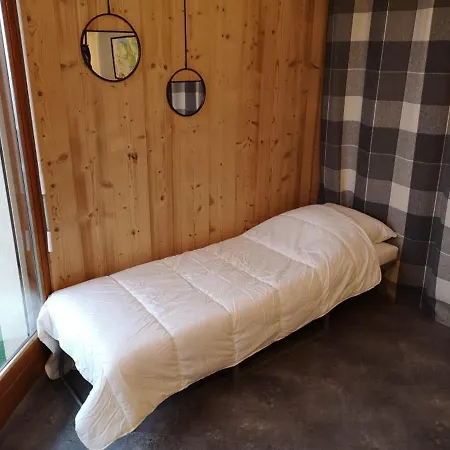 Cocooning à Avec Wifi, Pour 5 Personnes - Fr-1-198-207 *
